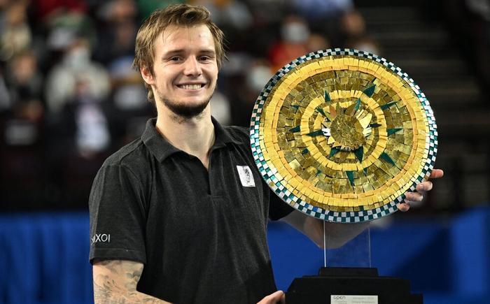 但短暂的休 但短暂的休